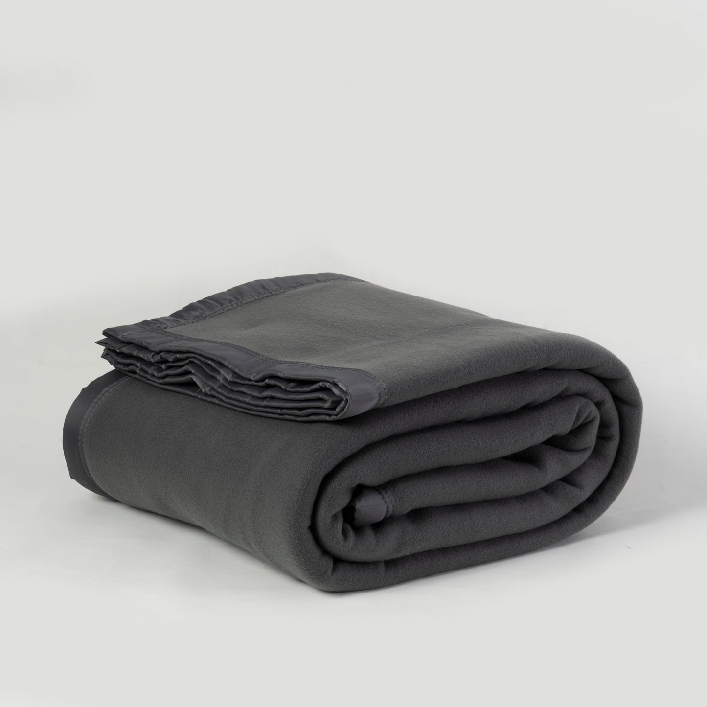 Frazada King Polar Borde Satin Linea Hotel Gris