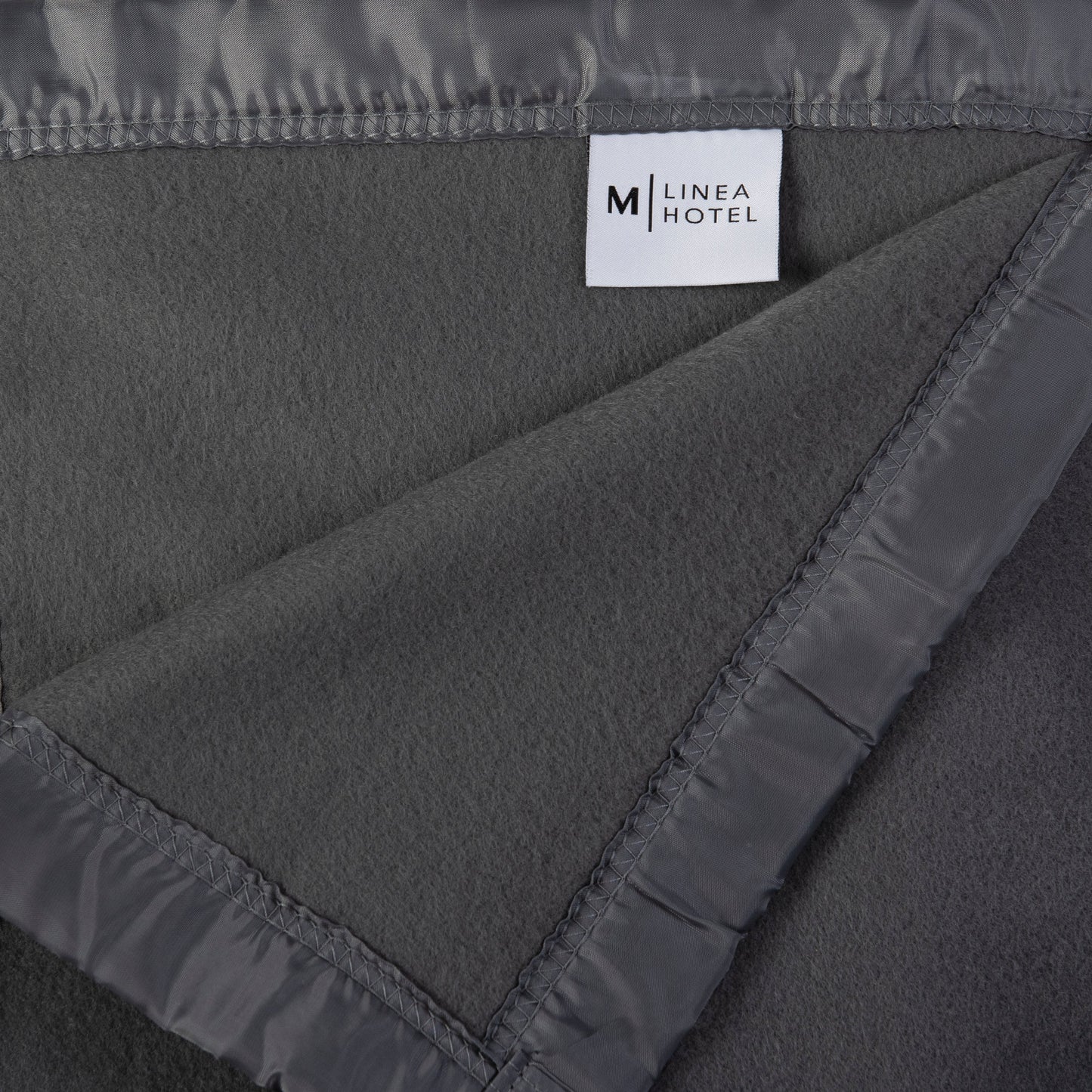 Frazada King Polar Borde Satin Linea Hotel Gris