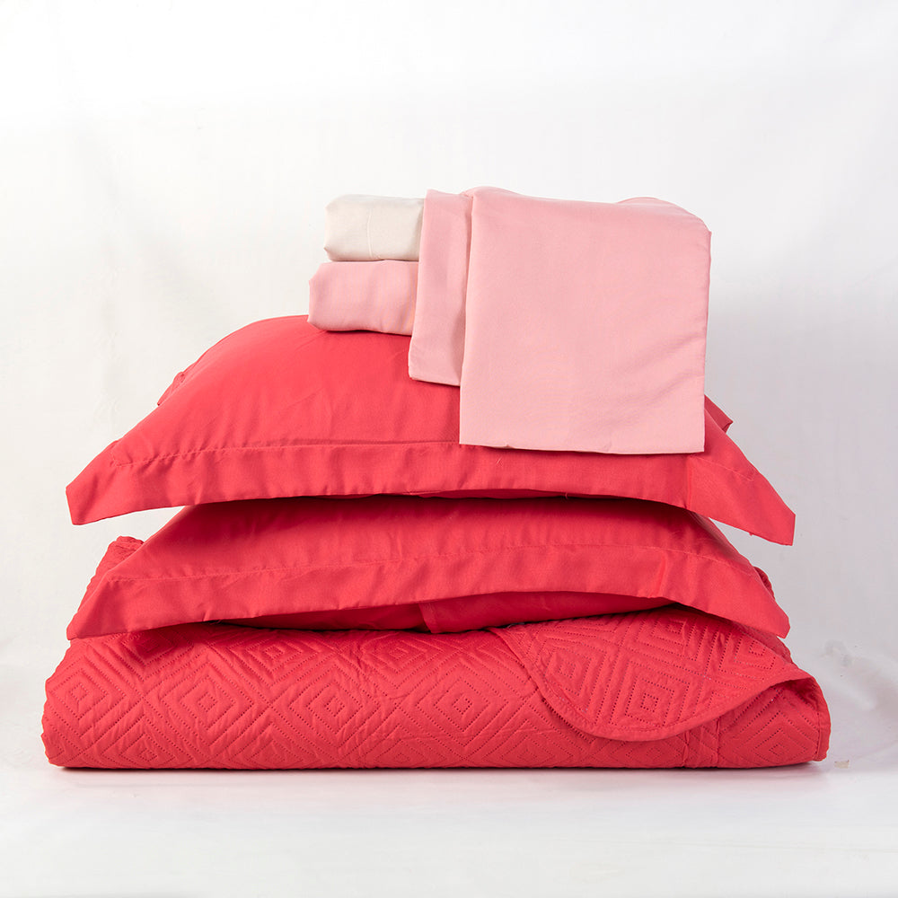 Set Quilt Cordoba + Sábanas 2 Plazas Microfibra Coral